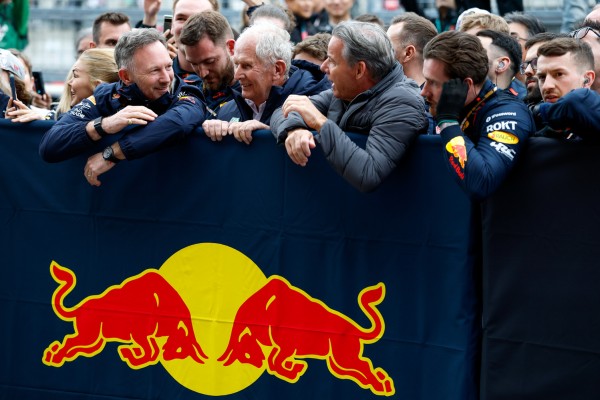 Helmut Marko gúnyolódik a McLarenen Max Verstappen „hihetetlen" győzelme után